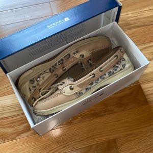 cheetah print sperrys🤎